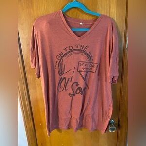 Dale Brisby Men's Graphic V-Neck Shirt - Rust